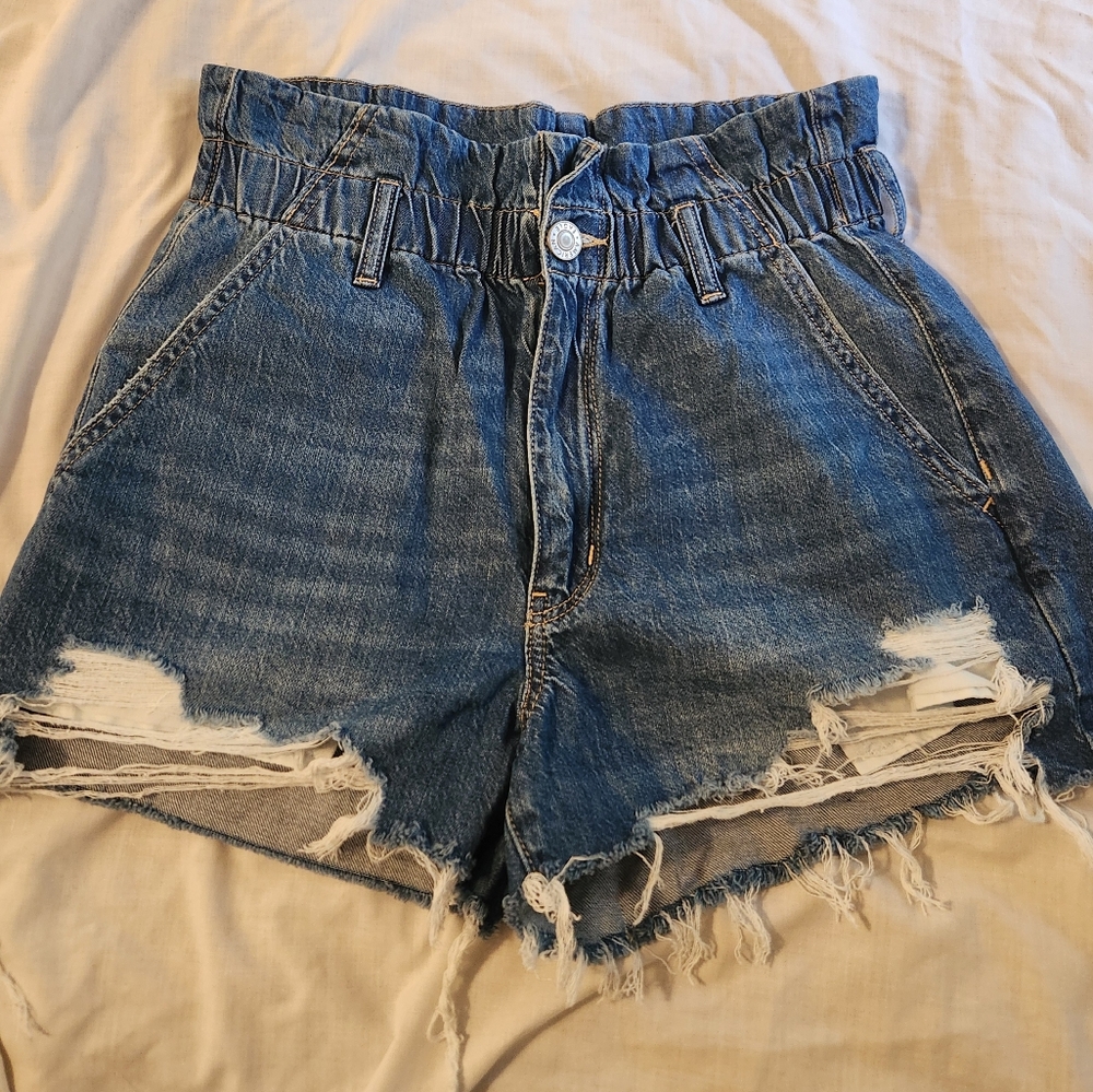 Size 6 American Eagle Shorts with Elastic Waistband